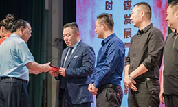 蘑菇视频成人APP下载董事长张新峰应邀出席漯河职业技术学院办学20周年校庆大会