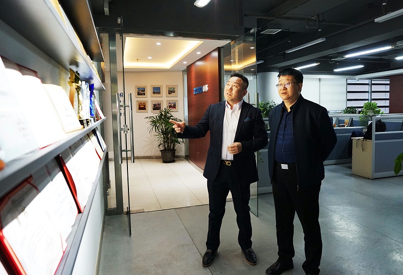 热烈欢迎中国演艺设备技术协会理事长等领导一行莅临ZOBO蘑菇视频成人APP下载调研指导