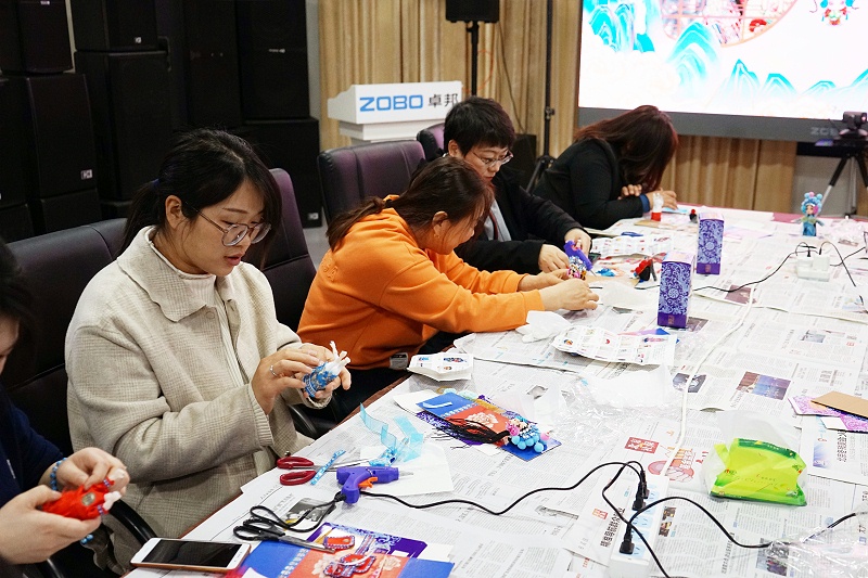 ZOBO蘑菇视频成人APP下载工会丨举办体验非遗之美-制作北京绢人的“女神节”活动