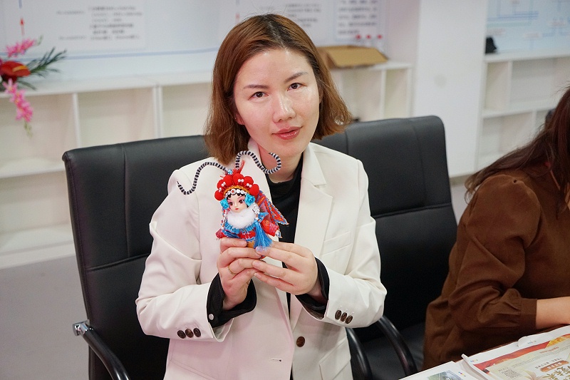 ZOBO蘑菇视频成人APP下载工会丨举办体验非遗之美-制作北京绢人的“女神节”活动