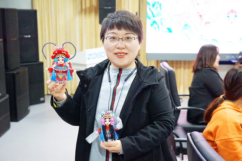 ZOBO蘑菇视频成人APP下载工会丨举办体验非遗之美-制作北京绢人的“女神节”活动